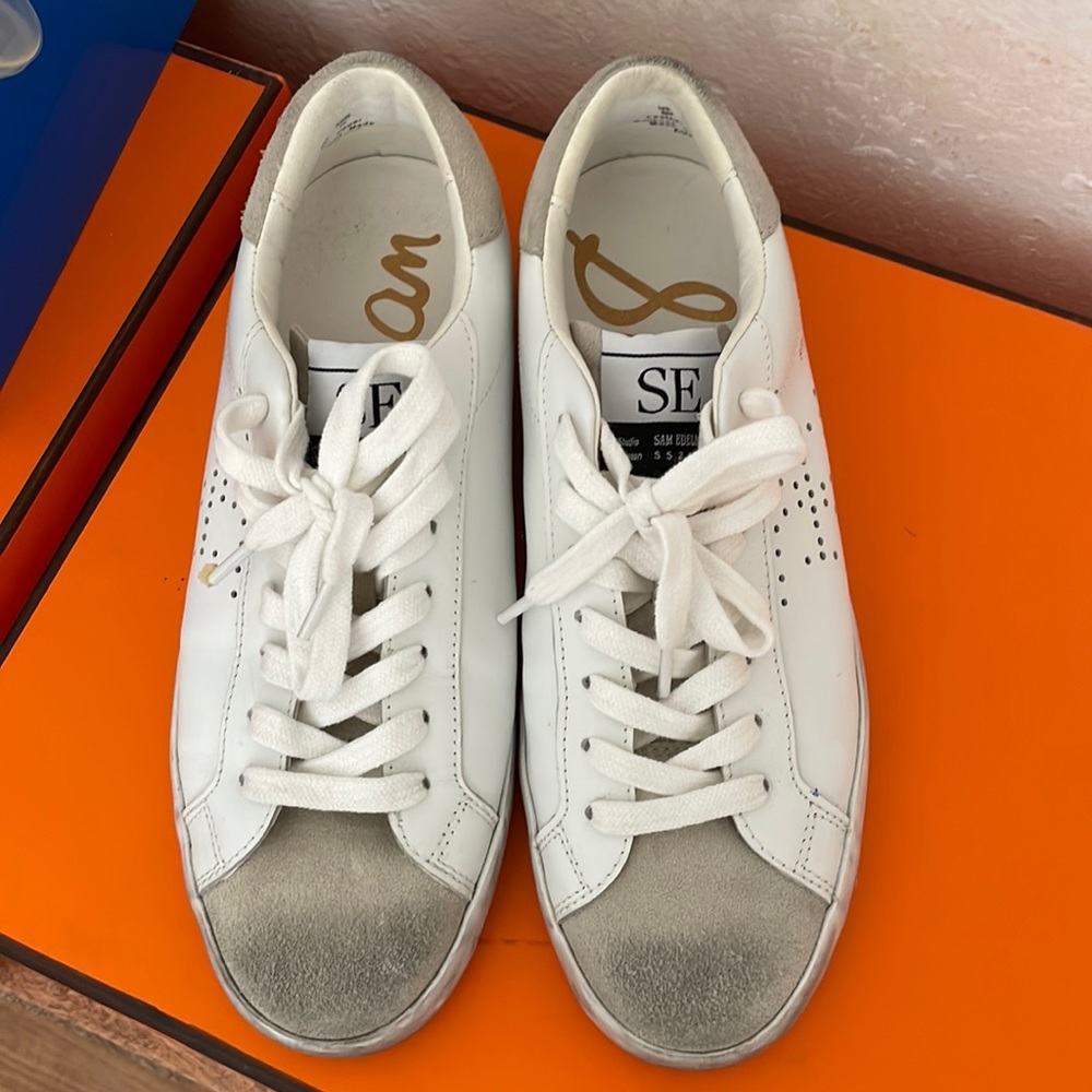 Sam Edelman sneaker